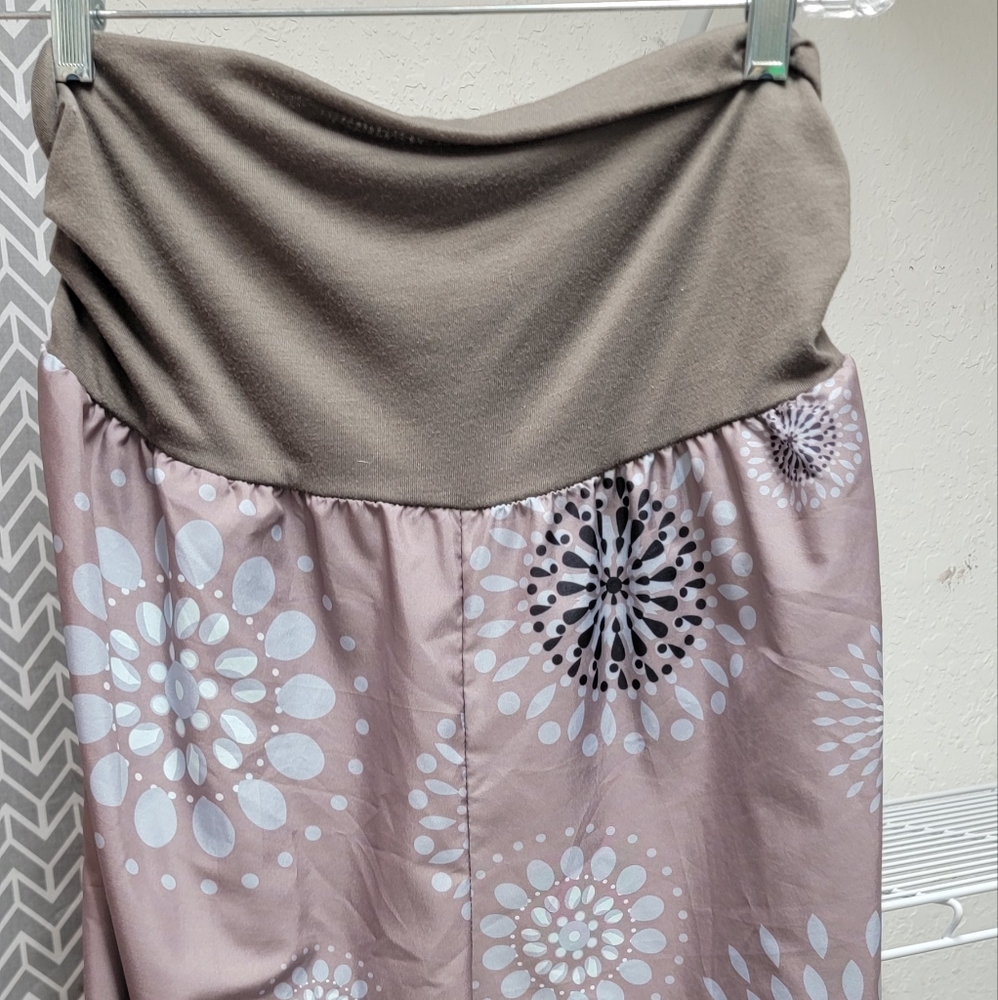 Boutique bought Capri gypsy style pull on pant with  high waist option maternity